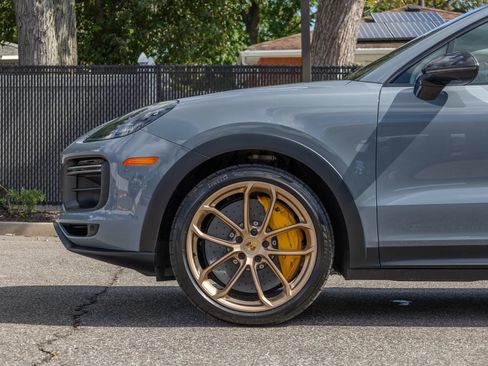 Used 2023 Porsche Cayenne Turbo GT AWD/4WD image 21
