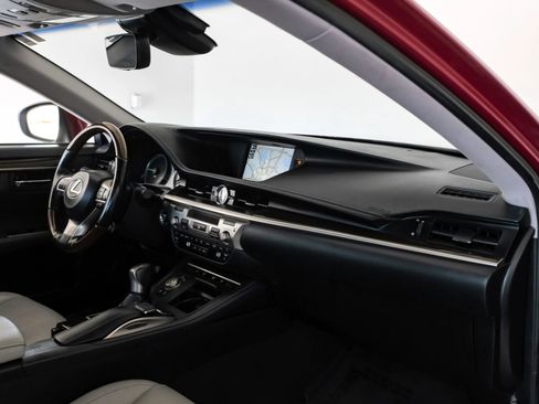 Used 2018 Lexus ES 300h w/ Luxury Package image 12