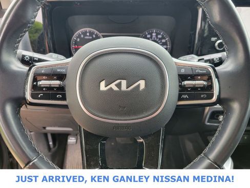 Used 2023 Kia Sorento S w/ Panoramic Sunroof Package AWD/4WD image 12