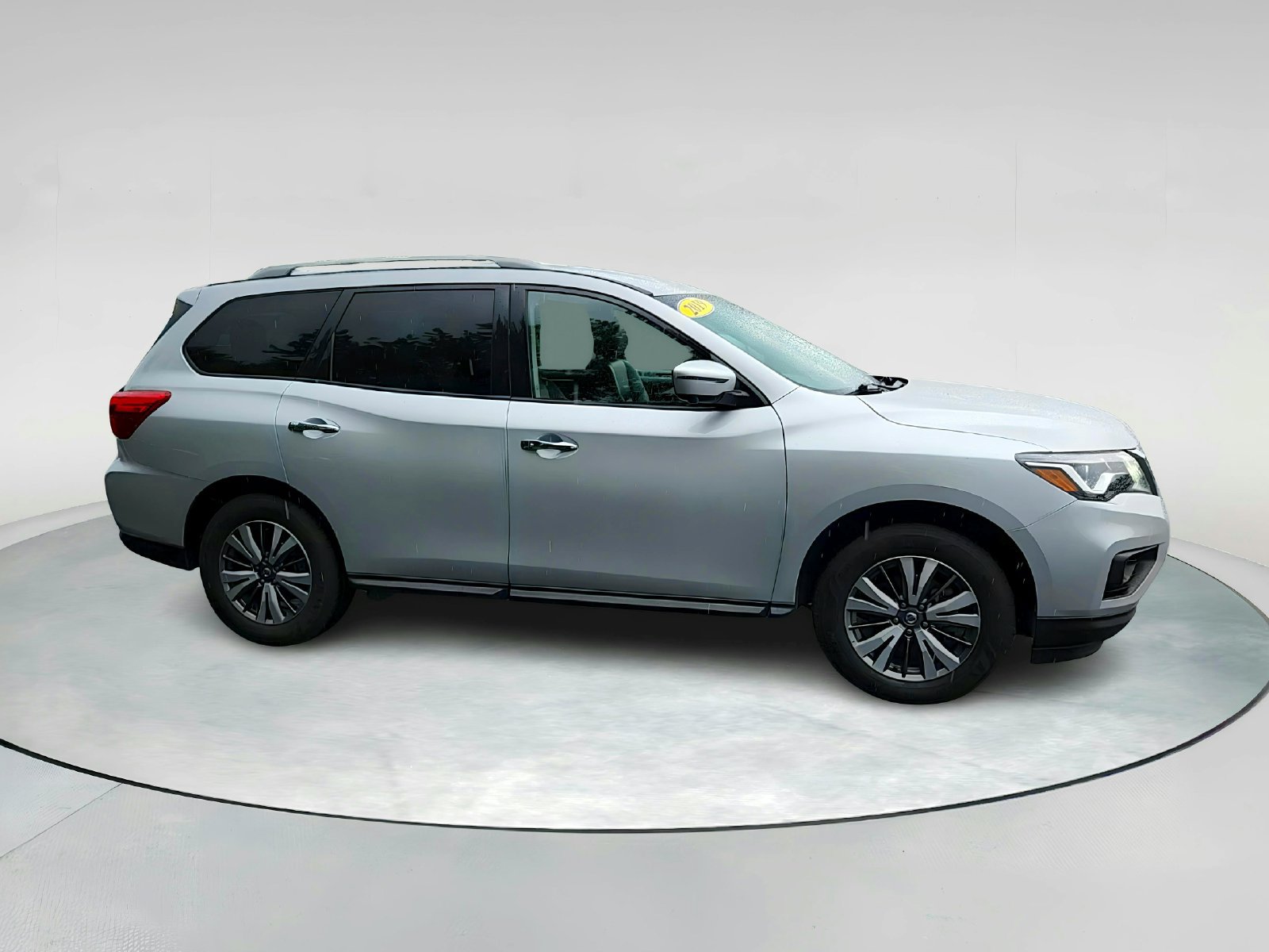 Used 2019 Nissan Pathfinder SL AWD/4WD image 2