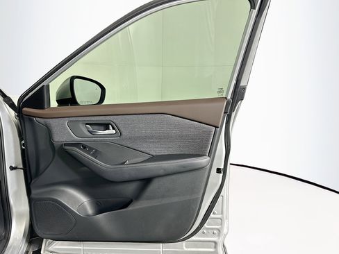 Used 2021 Nissan Rogue SV FWD image 32