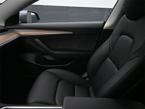 Used 2023 Tesla Model 3 Standard Range image 12