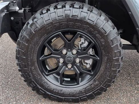 Used 2025 Jeep Gladiator Sport image 14