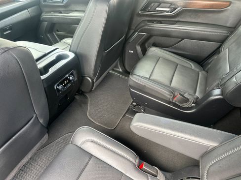 Used 2025 GMC Yukon Denali AWD/4WD image 12