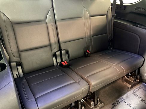 Used 2022 Chevrolet Suburban LT w/ Luxury Package image 26