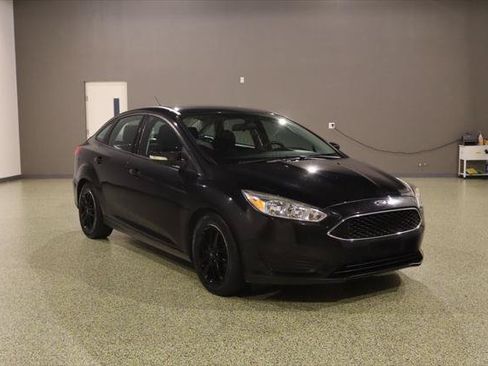 Used 2015 Ford Focus SE FWD image 1