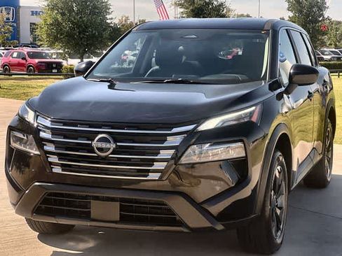 Used 2025 Nissan Rogue SV AWD/4WD image 2
