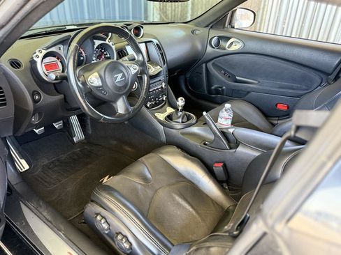 Used 2009 Nissan 370Z Touring RWD image 10