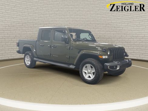 Used 2022 Jeep Gladiator Sport image 3