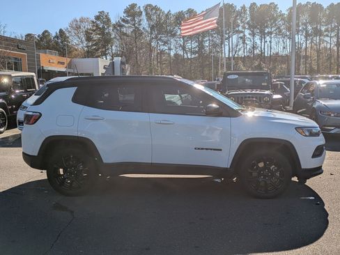 Used 2023 Jeep Compass Altitude image 4