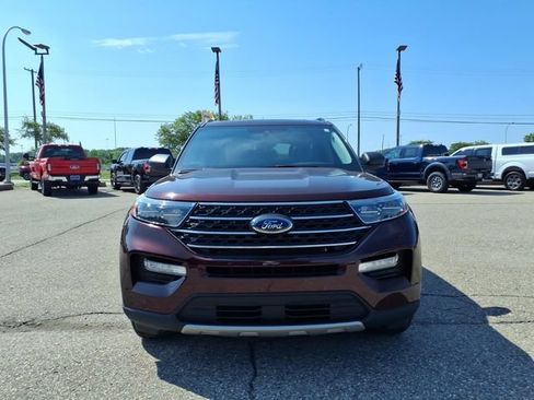 Certified 2022 Ford Explorer XLT w/ Equipment Group 202A AWD/4WD image 2