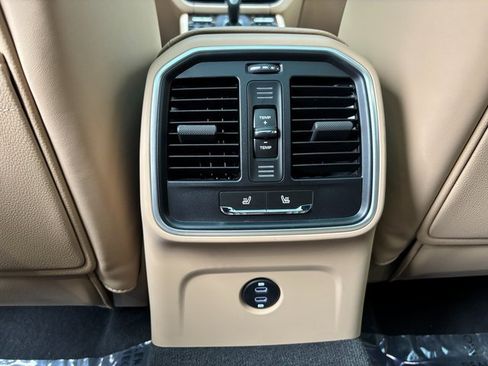 Certified 2025 Porsche Macan image 24