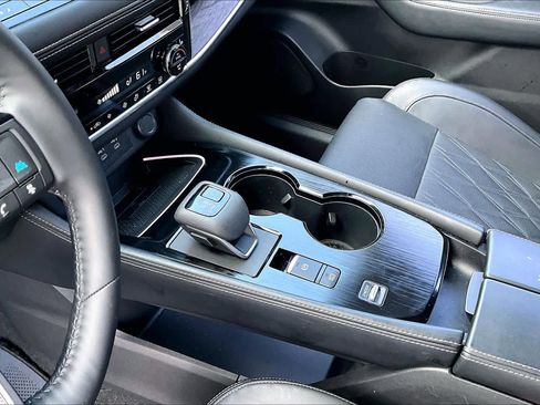 Certified 2025 Nissan Rogue Platinum FWD image 15