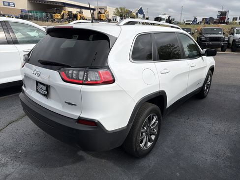 Used 2019 Jeep Cherokee Latitude Plus w/ Comfort/Convenience Group image 8