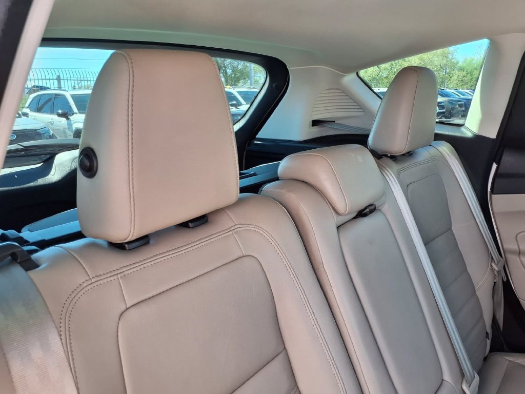 Used 2017 Ford C-MAX Titanium FWD image 22