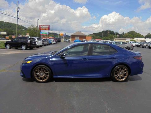 Used 2023 Toyota Camry SE image 1