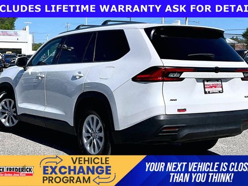 Used 2024 Toyota Grand Highlander AWD image 9