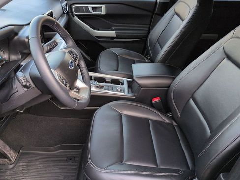 Used 2023 Ford Explorer XLT w/ Equipment Group 202A image 17