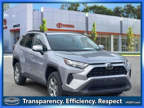 Certified 2022 Toyota RAV4 XLE w/ Carpet Mat Package (TMS) AWD/4WD image 1