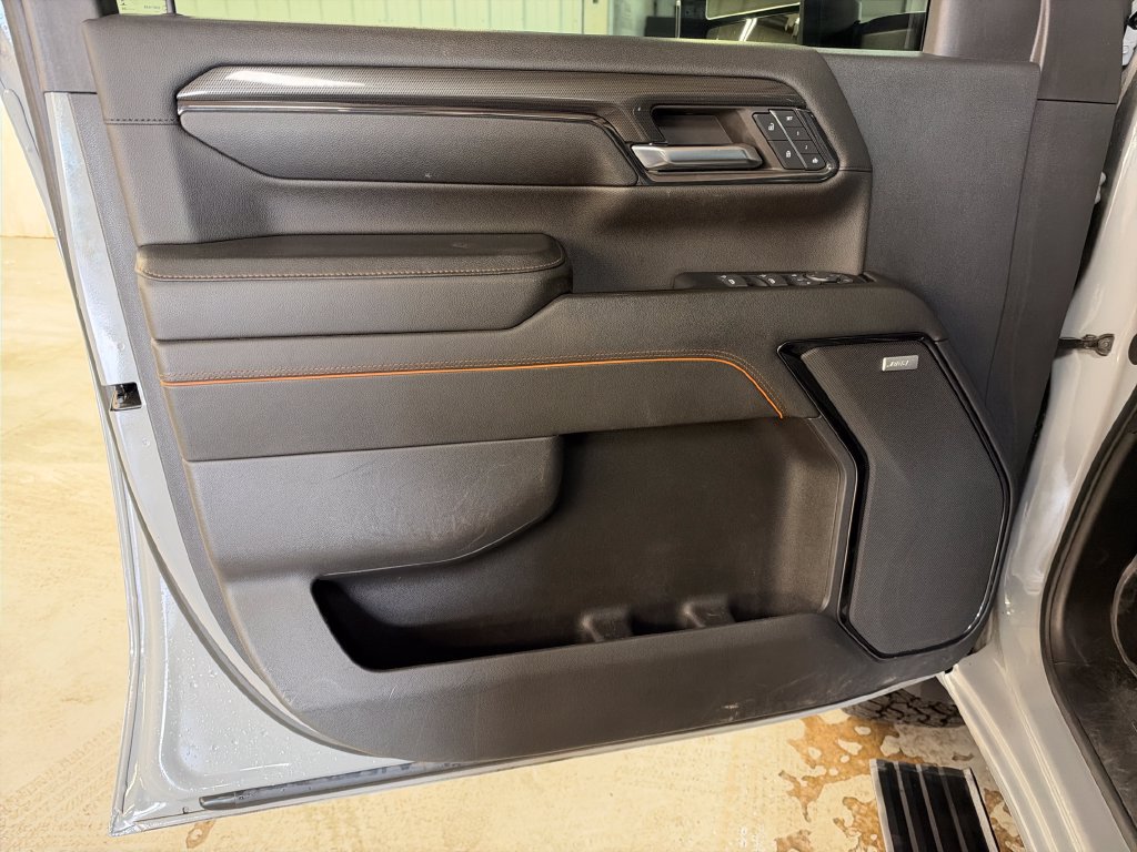 Used 2024 GMC Sierra 3500 AT4 w/ AT4 Premium Plus Package AWD/4WD image 15
