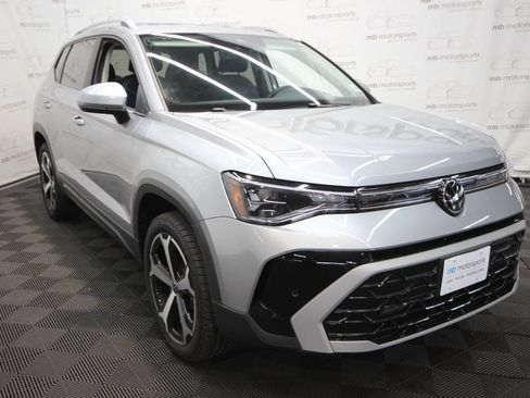 Used 2025 Volkswagen Taos SEL AWD/4WD image 13