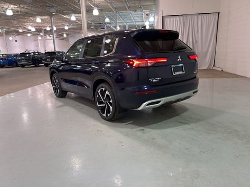 New 2025 Mitsubishi Outlander SE image 5