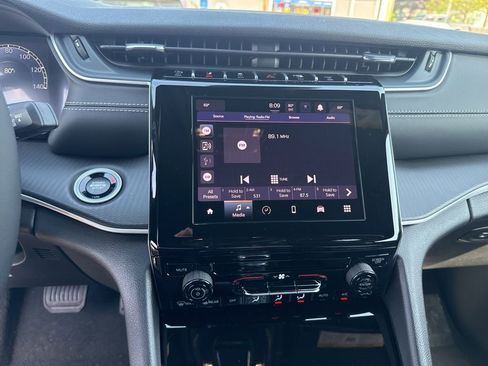 New 2026 Jeep Grand Cherokee Laredo AWD/4WD image 12