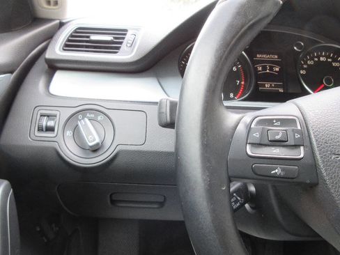 Used 2013 Volkswagen CC Lux image 29