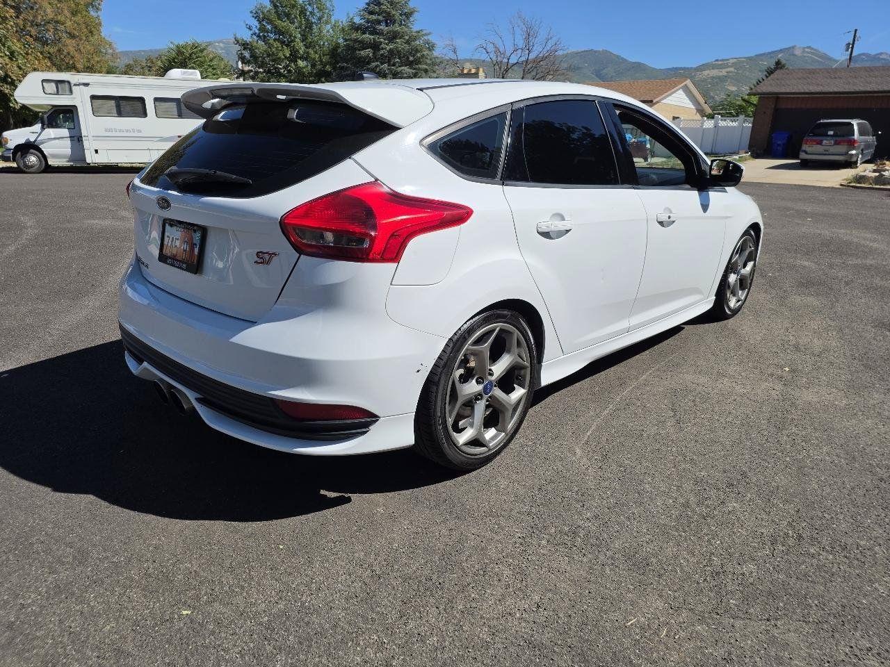 Used 2017 Ford Focus ST FWD image 4