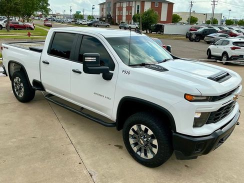Used 2024 Chevrolet Silverado 2500 Custom w/ Custom Value Package AWD/4WD image 4