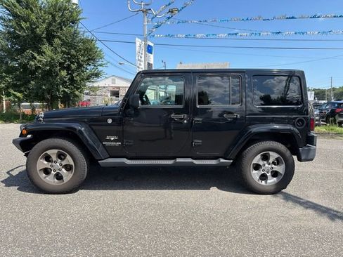 Used 2017 Jeep Wrangler Unlimited Sahara w/ Dual Top Group AWD/4WD image 8