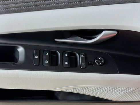 Used 2021 Hyundai Elantra Limited image 21