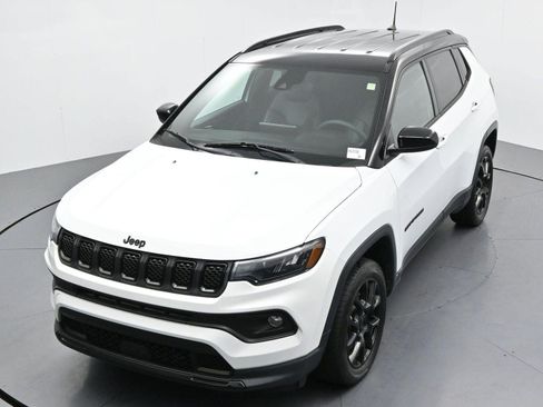 Used 2023 Jeep Compass Latitude AWD/4WD image 36