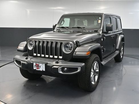 Used 2018 Jeep Wrangler Unlimited Sahara image 12