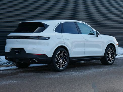 Used 2025 Porsche Cayenne image 26