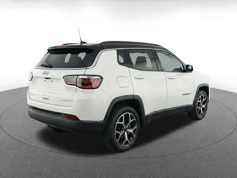 Used 2025 Jeep Compass Trailhawk AWD/4WD image 17