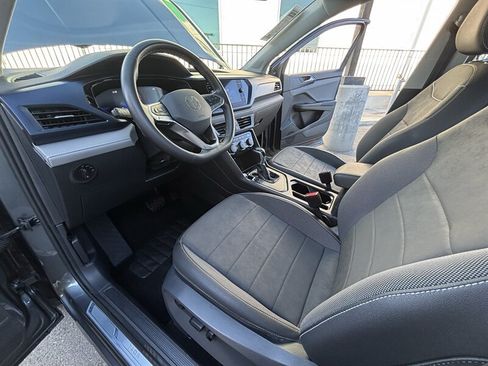 Used 2024 Volkswagen Taos SE FWD image 17