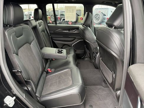 Used 2022 Jeep Grand Cherokee Altitude image 18