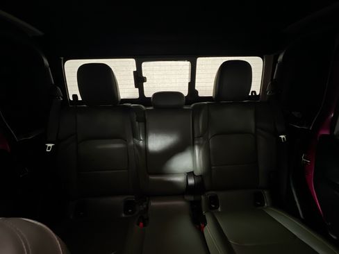 Used 2024 Jeep Gladiator Mojave AWD/4WD image 32