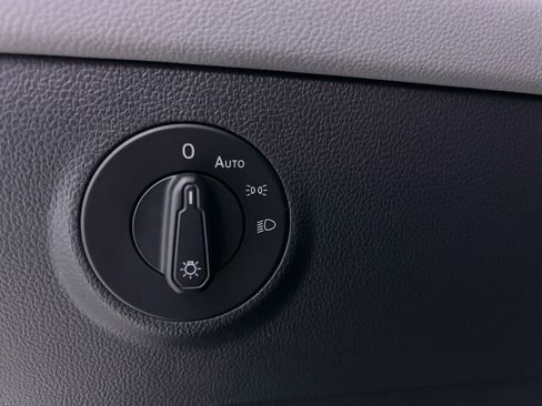 Used 2024 Volkswagen Taos SE image 24