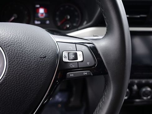 Used 2022 Volkswagen Passat 2.0T SE FWD image 15