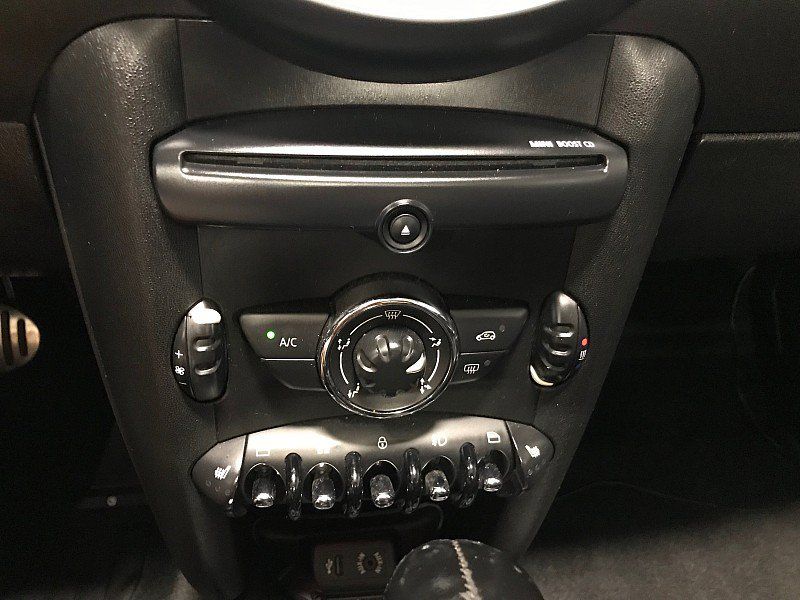 Used 2013 MINI Cooper S w/ Technology Pkg 2 FWD image 31