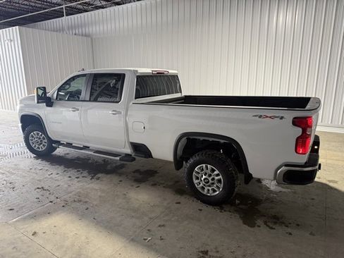 Used 2023 Chevrolet Silverado 2500 LT w/ Snow Plow Prep/Camper Package image 24