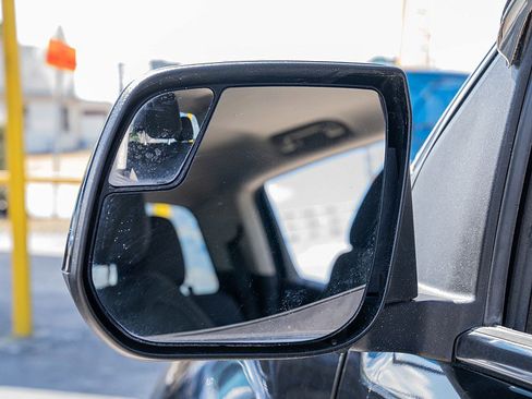 Used 2015 Chevrolet Colorado LT image 34