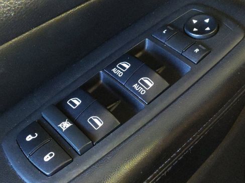 Used 2018 Jeep Grand Cherokee Altitude RWD image 27