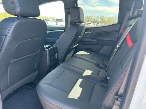 Used 2025 Chevrolet Colorado Z71 w/ Technology Package AWD/4WD image 12