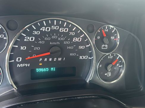 Used 2018 Chevrolet Express 2500 RWD image 28
