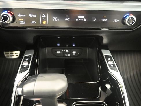 Certified 2025 Kia Sorento SX Prestige w/ Sage Leather Package image 23