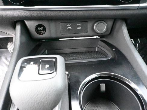 Used 2024 Nissan Rogue S AWD/4WD image 19