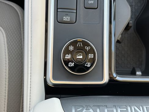 New 2026 Nissan Pathfinder SL image 19